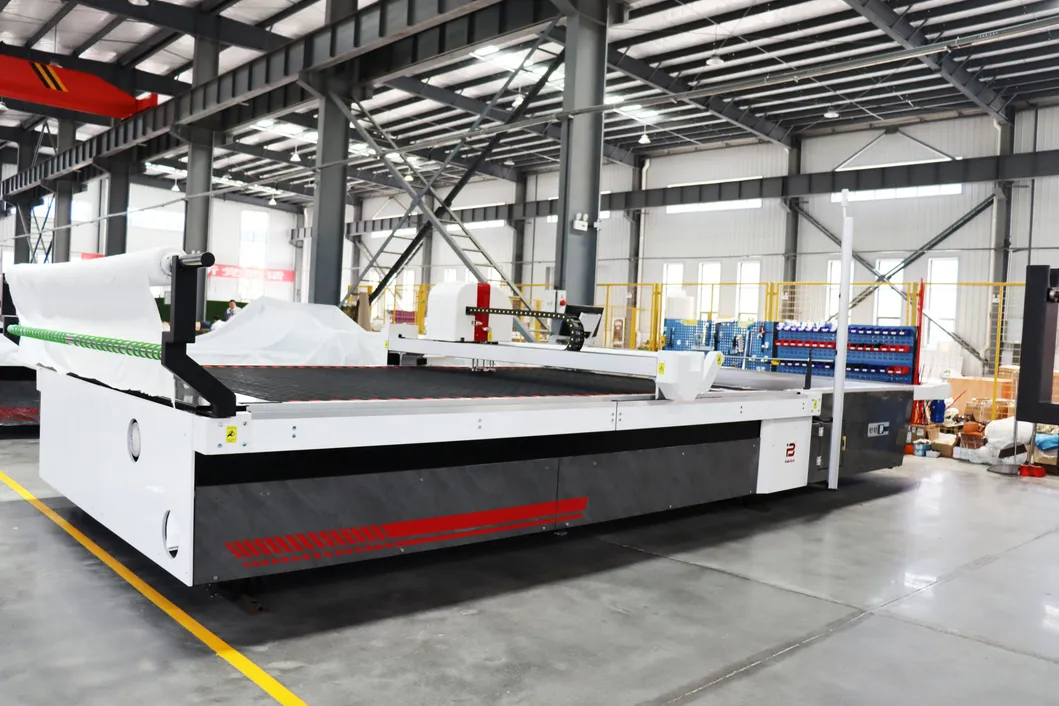 Tagliatrice automatica per tessuti controllata da computer ad alta velocit&agrave; con maggiore resistenza al taglio