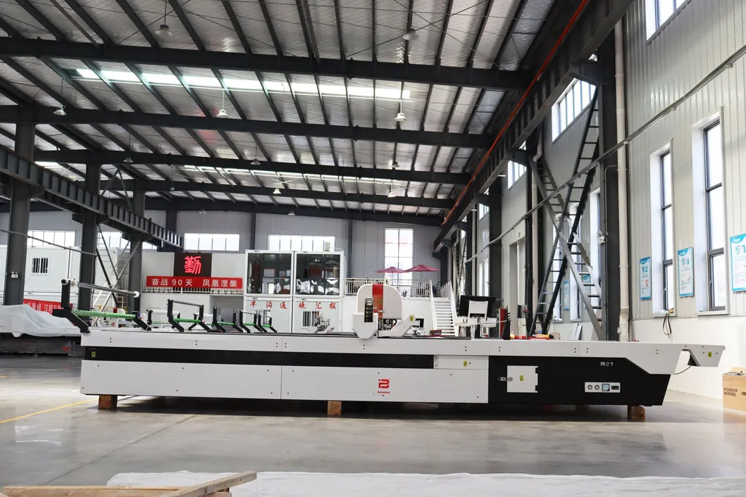 最高速度45m / min自动喂养多层裁剪机的织物