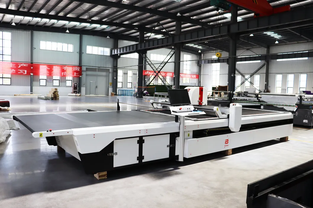 Makin&euml; prer&euml;se automatike e p&euml;lhurave me shum&euml; shtresa t&euml; industris&euml; s&euml; tekstilit me performanc&euml; t&euml; mir&euml;